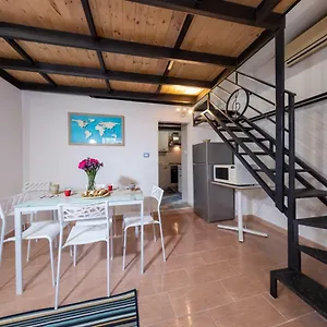 sikulahouse-apartment-in-the-city-center.taorminaitalyhotels.com/